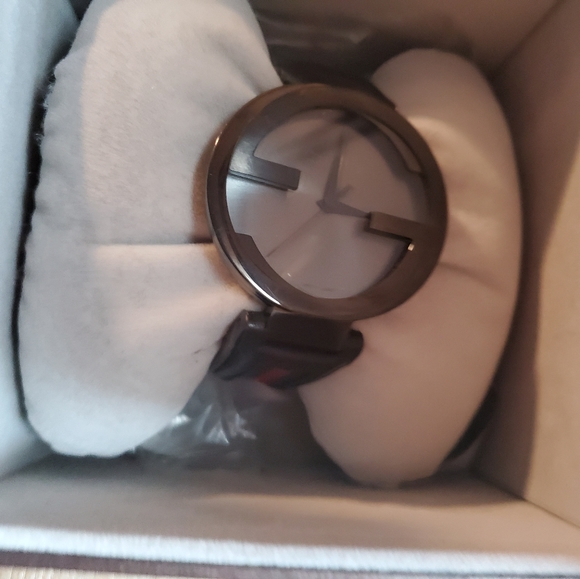 Authentic 100% 42mm Gucci interlocking G watch - Picture 2 of 6